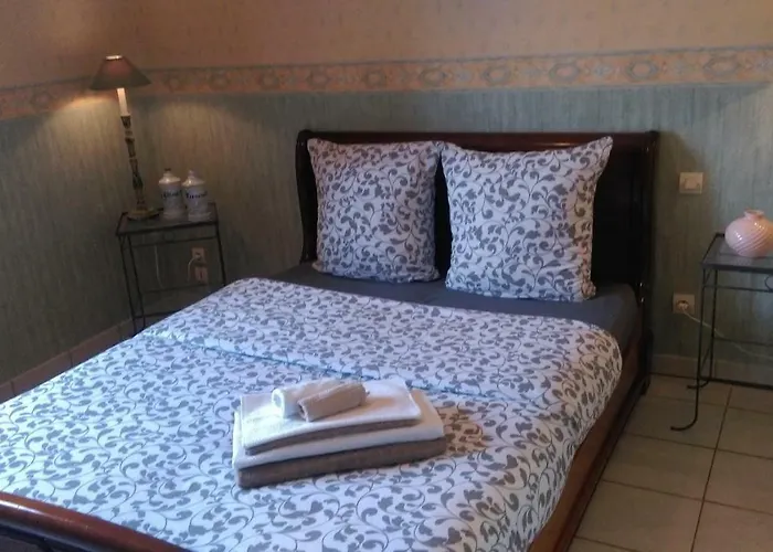 拉贝磨坊酒店 *